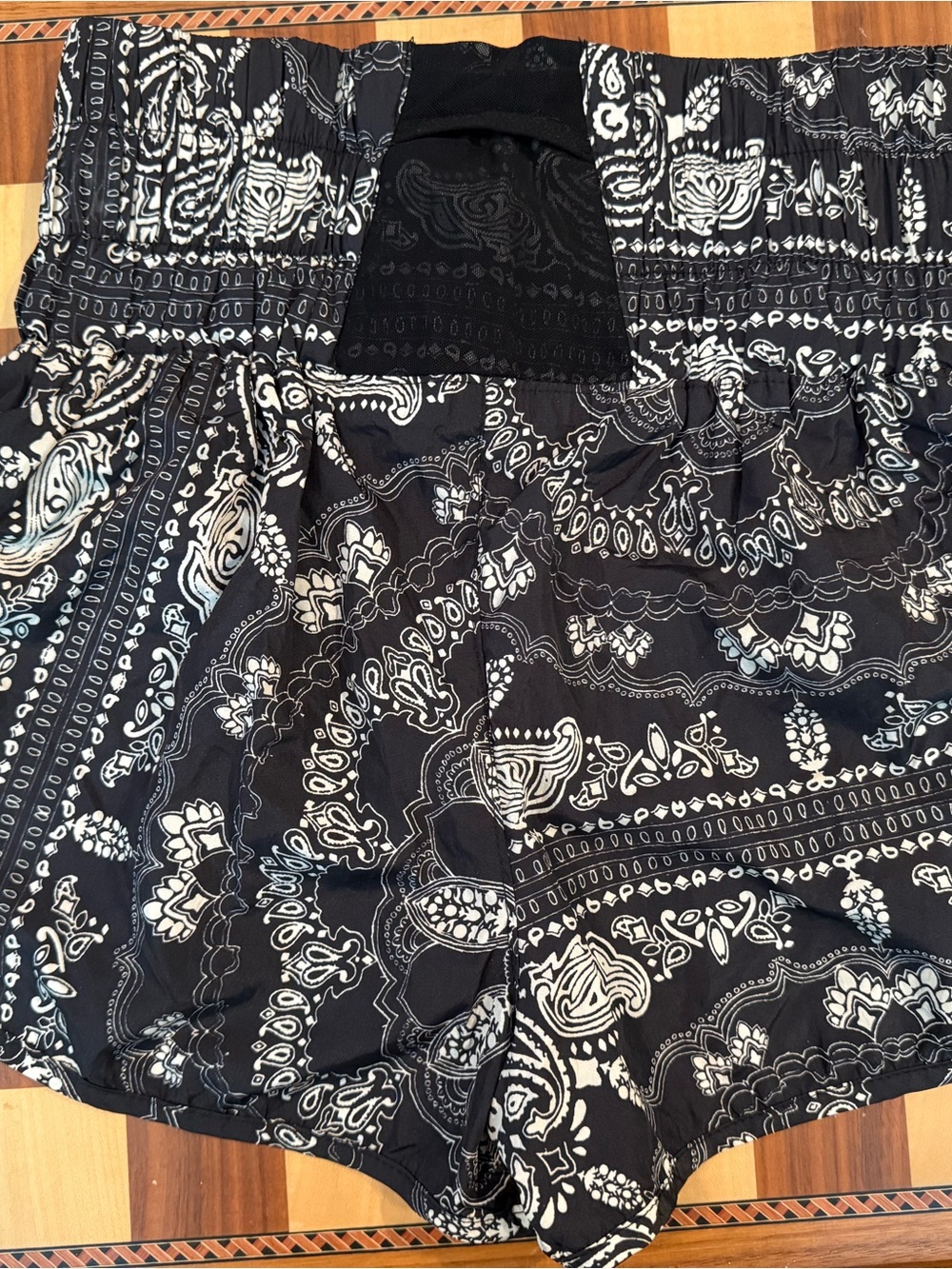 FREE PEOPLE MOVEMENT “the way home” Black and White Paisley Print Shorts, size S